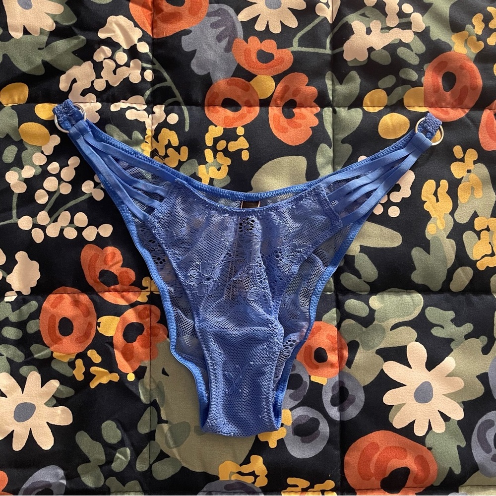 NWOT Very Sexy Brazilian Lace String Panty